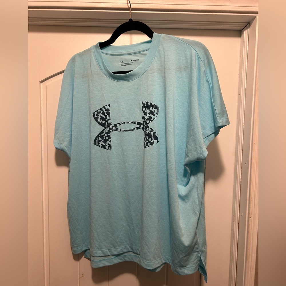 Women’s under armor t shirt